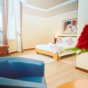 4* מלון Bristol