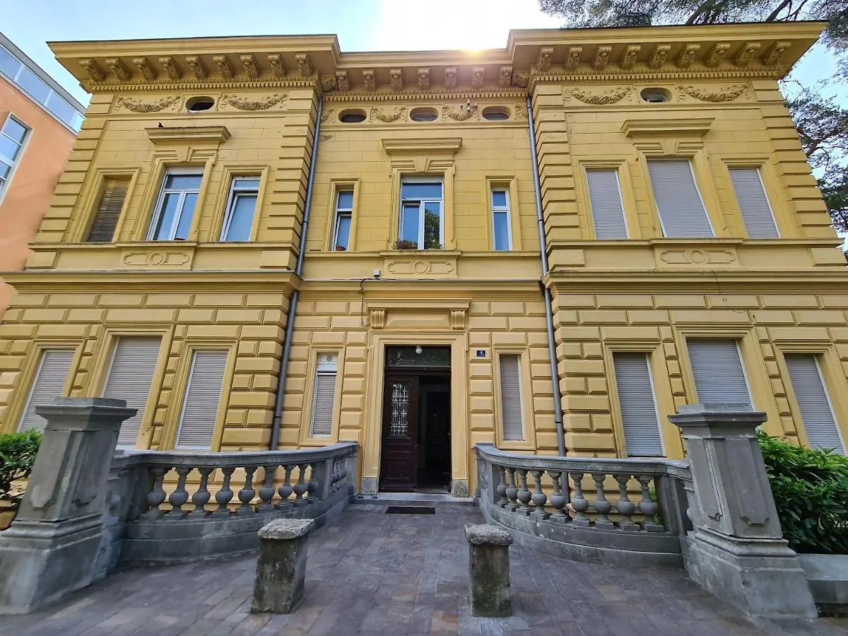 Yacht Club Residence Opatija 0*,